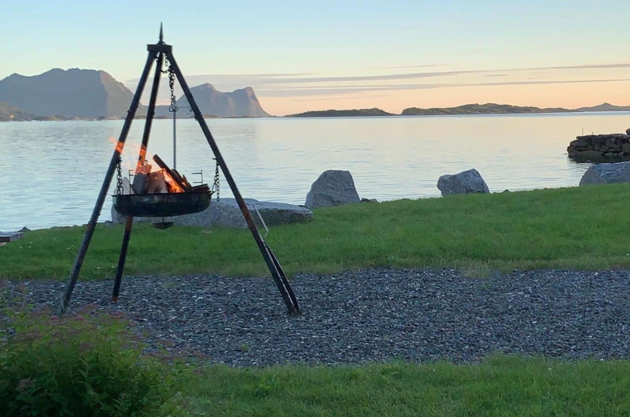 بيت شباب Tinebua Basecamp Senja Berg  المظهر الخارجي الصورة